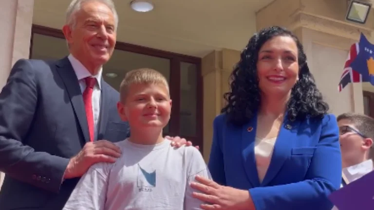 Tony Blair reportedly with the son of the hero Africa Bulnjak, he was standing with students outside the Assembly.