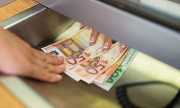 Ministria e Financave bën ekzekutimin e pagesave për lehonat