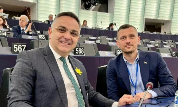 Tahiri: Adnan Debrani, premier député du Kosovo au Parlement européen