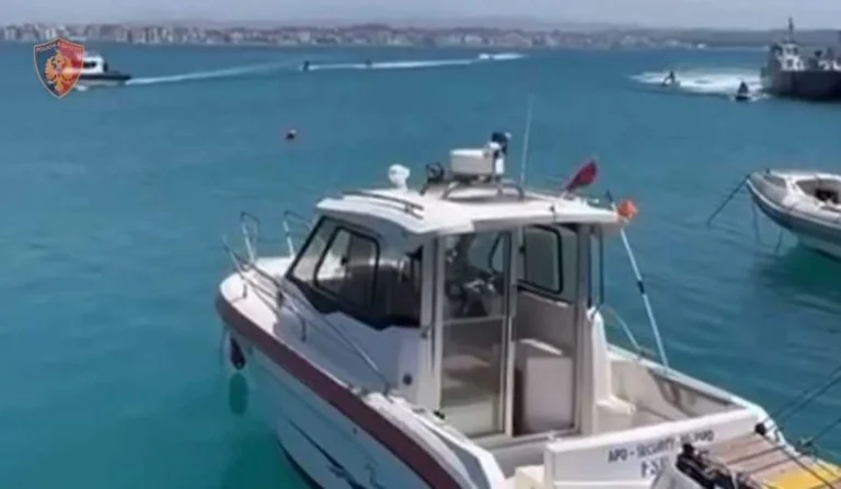 La polizia marittima blocca nove navi a Durres, Vlora, Velipoj