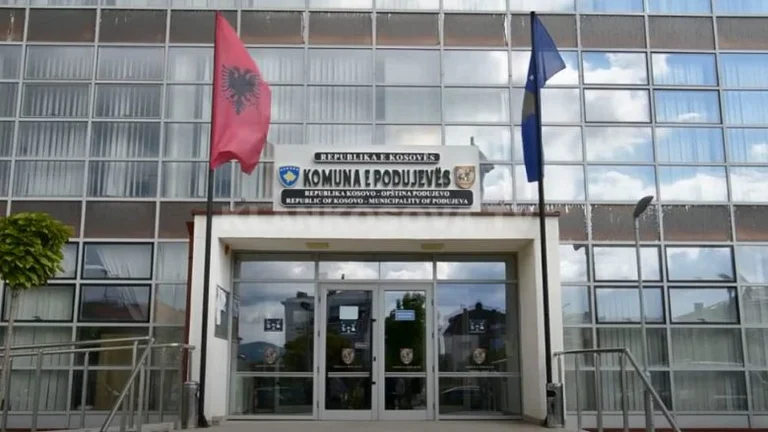 The Podujevo Economic School's stoning ceremony postponed, the Commercial Court temporarily suspended the execution of the contract.