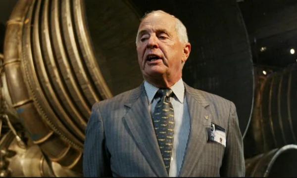 I die as a result of the crash of an astronaut plane, Bill Anders, author of Earth's most escape photograph.