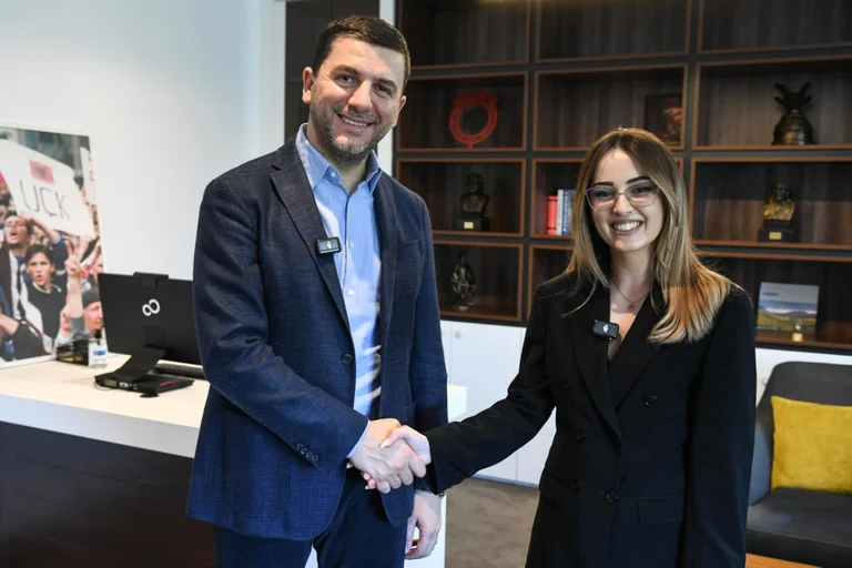Memli Krasniqi révèle le premier candidat de PDK pour l'héroïne députée Sala Jashari