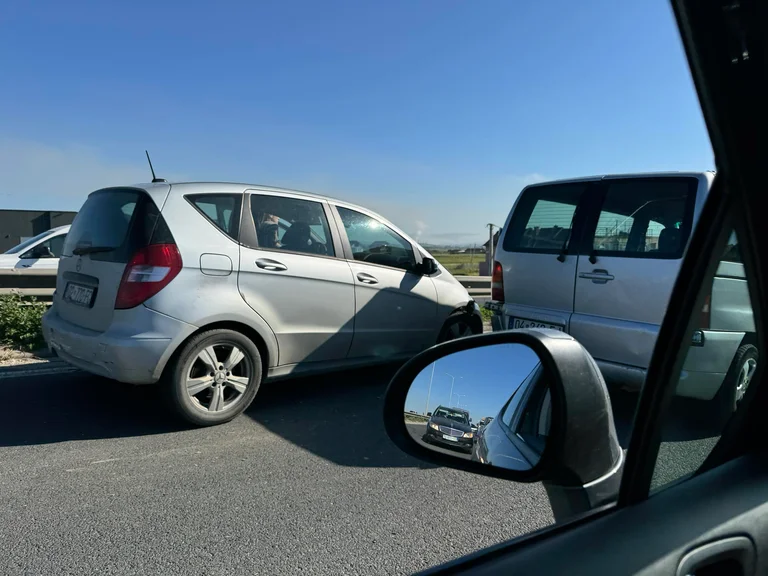 Un incidente a catena nell'Henc del Kosovo libbre cinque auto