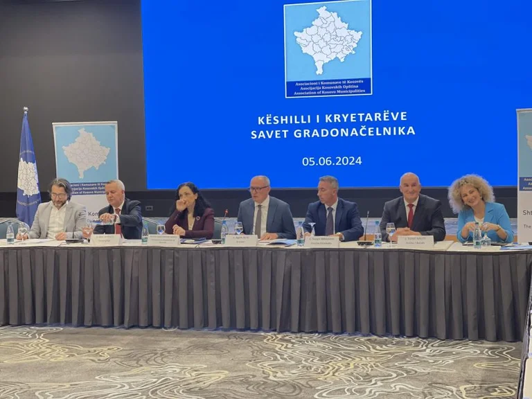 Government's lack of support, mayors complain to president Osmani