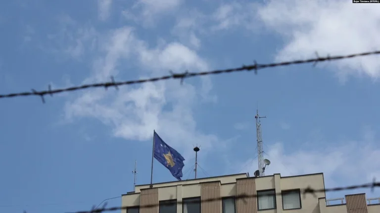 Die regierende Regierung für die Verhaftung Kosovars von Serbiens ehemaligem stellvertretenden Minister: Ihre Reaktion auf eine NRO