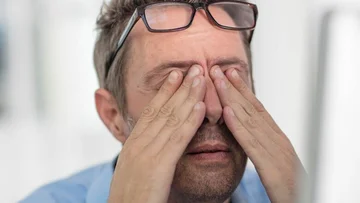L'abitudine che siamo tutti colpevoli di questo potrebbe danneggiare la vostra vista