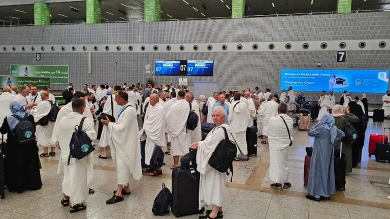 Le premier groupe de pèlerins du Kosovo arrive à La Mecque