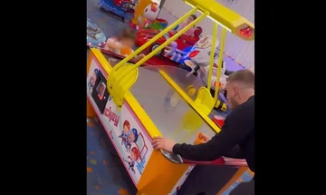 Ferro rencontre la fille, publie le moment passionnant