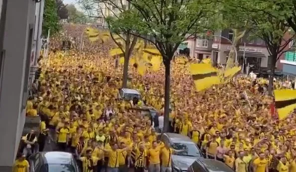 Le fan de Dortmund envahit Wembley avant la finale de la Ligue des Champions V IDEO