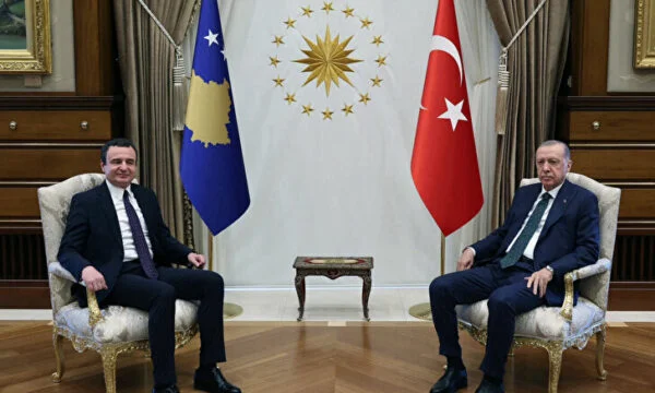 Aproximadamente dos horas de reunión privada, medios turcos con detalles de la recepción de Kurti por Erdogan