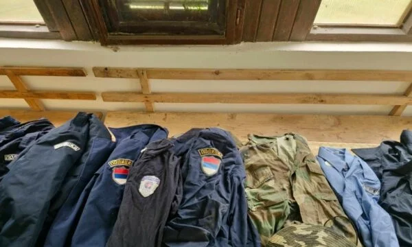 Leposavic raid ha sequestrato decine di uniformi della polizia serba