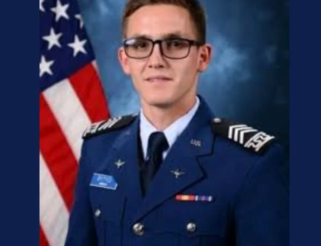 Il cadetto di KSF si è laureato all'American Air Force Academy e Kamala Harris partecipa alla cerimonia.