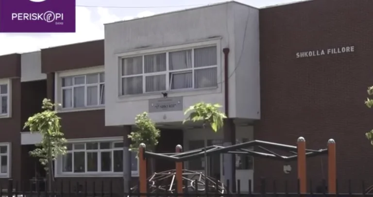 “Avec des outils pointus ont coupé”/ Un défi mortel dans les écoles du Kosovo
