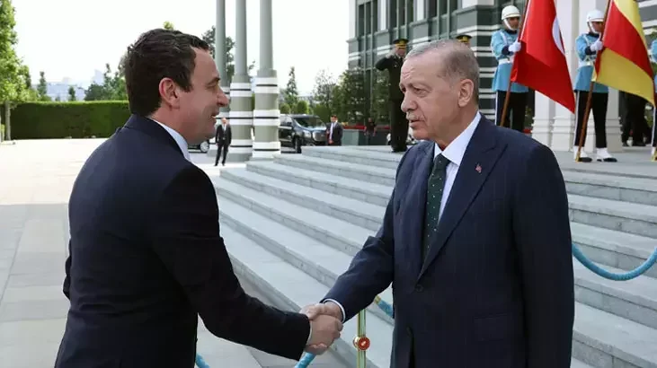 La réunion de Kurti Erdogan commence