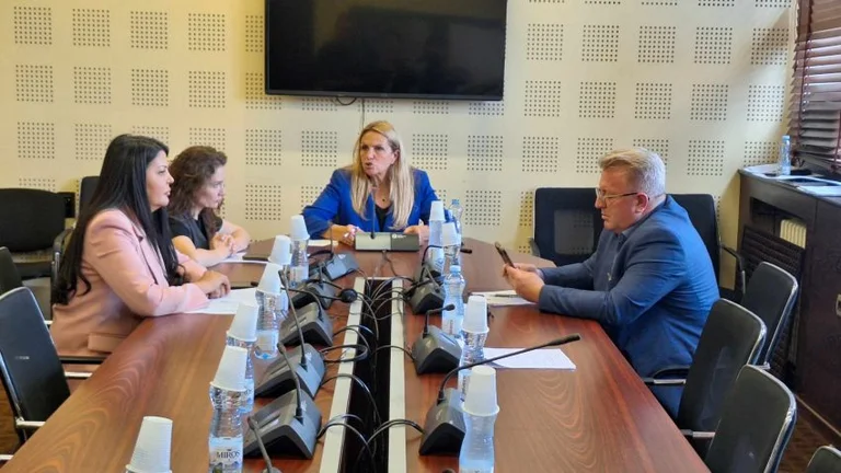 Parliamentary Investigative Commission meeting not held, MPs missing position