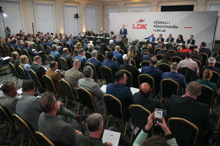 Les maires des municipalités de Pec, Lipjan et Fushe Kosovo se présentent aux élections à venir