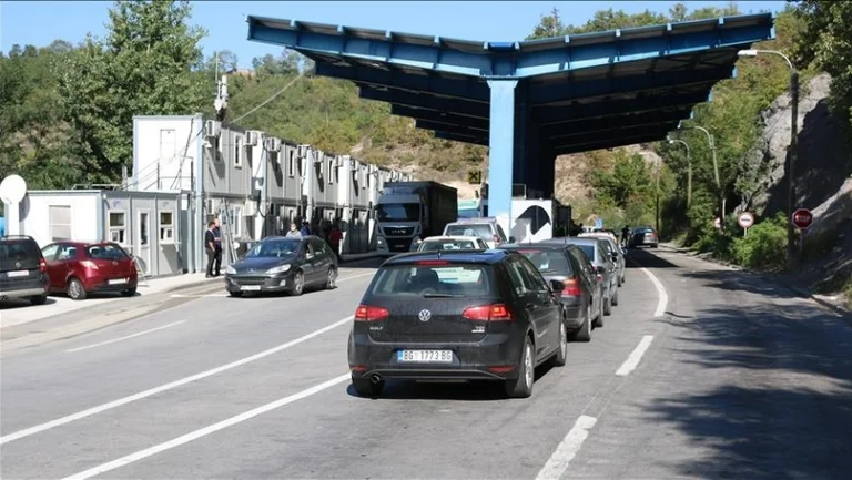 Kosovo Polizei verstärkte Proteste in Jarinje