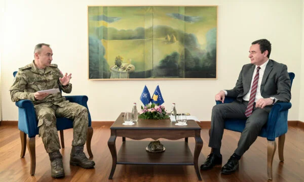 Situation sécuritaire au Kosovo Kurti Svecla rencontre le commandant de la KFOR