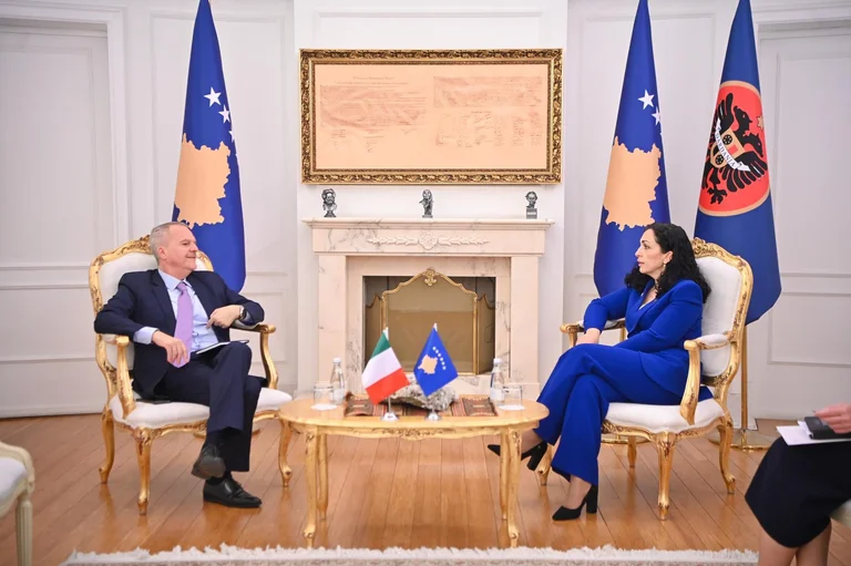 L'ambassadeur italien va au poste de président Osmani, discuter des appels d'offres de la Serbie pour déstabiliser la région
