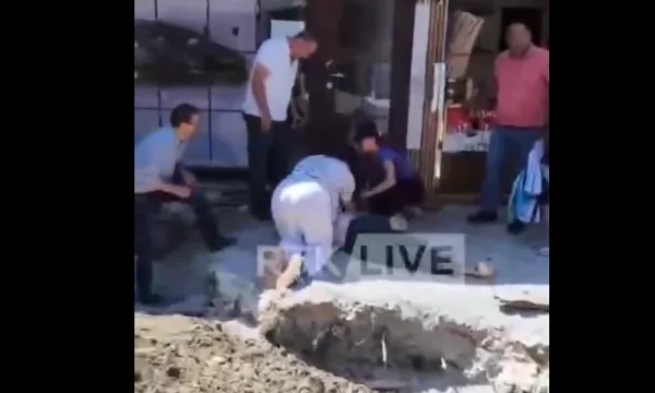 Works in Shadervan, a citizen falls into an open pit from the municipality