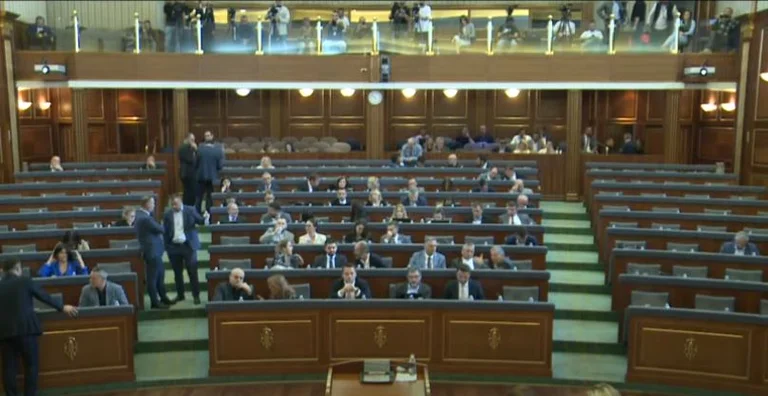 Rezoluta për mbështetjen e Policisë: VV nuk merr pjesë në seancë, mban konferencë për media