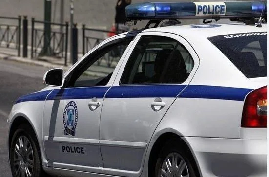Masstrons âgés en Grèce, albanais reçu des milliers d'euros, pièces d'or