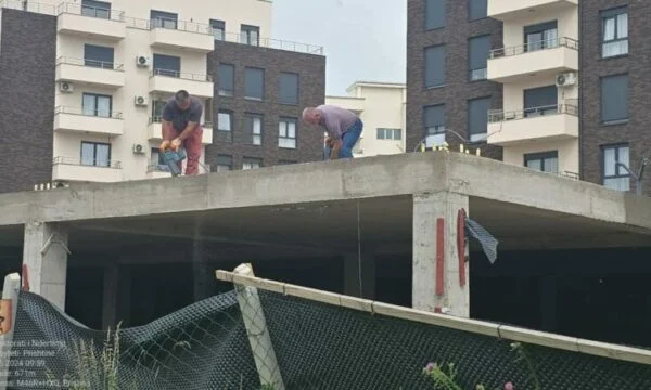 Pristina Ispettorato decide di abbattere un oggetto nel quartiere “Arberia