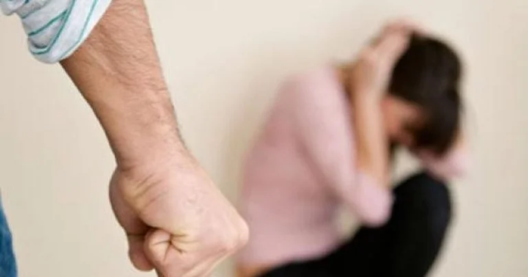 “Dajak” për Bajram, vëllai dhe babai rrahin vajzën