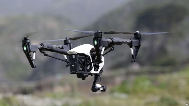 Ambasada e Amerikës i dhuron dronë Policisë së Kosovës