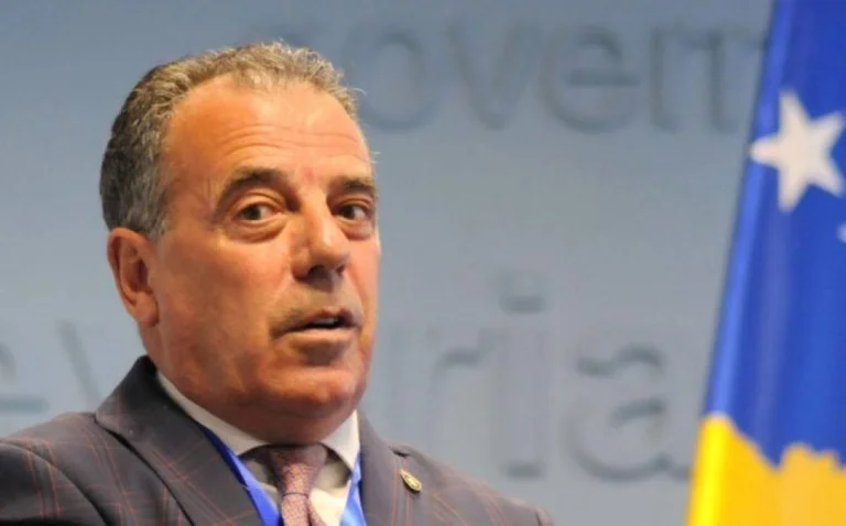 Mattoshi per Kurt: Abbiamo seguito il primo ministro più irresponsabile
