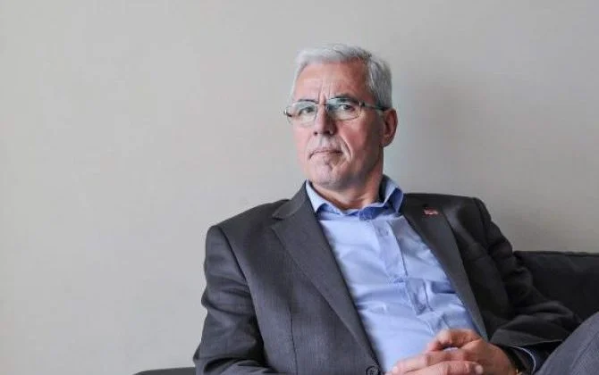 Dështoi të bëhet deputet por Vetëvendosja ia bënë një vend Sami Kurteshit, e çon në KQZ