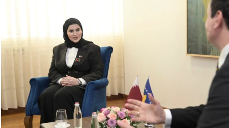 Kurti s'entretient avec le ministre du Qatar sur les mesures qui “ont amélioré la situation économique et renforcé la situation financière des femmes”