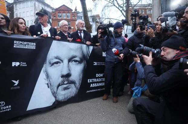 Assange gains the right to challenge American extradition