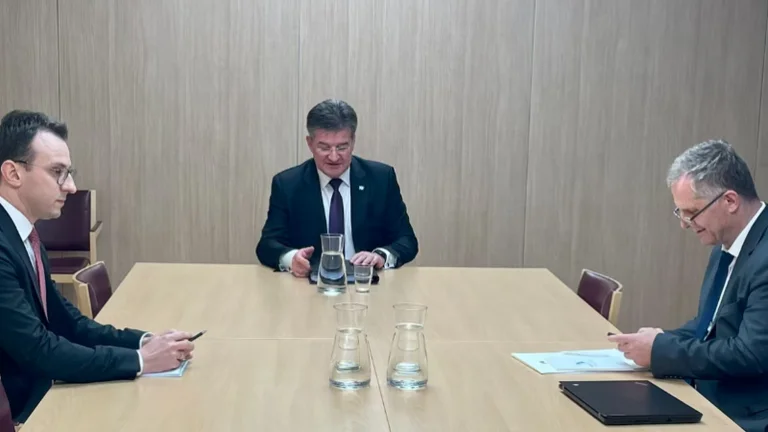 Lajcak escribe sobre las discusiones sobre el edificio en Bruselas dice que está listo para una nueva reunión