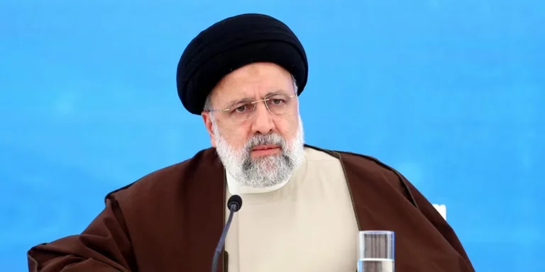 The helicopter on which Iranian President Ebrahim Reis travels is taken down