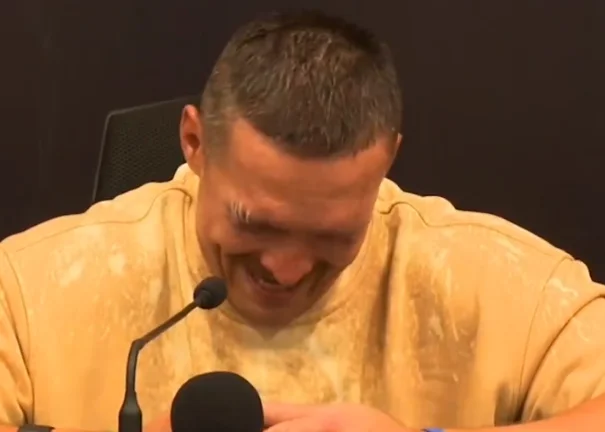 No lo sé. Wesik llora después de ganar Fury, menciona a su padre que ya no vive.