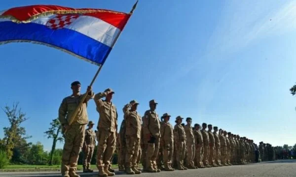 Bei der Zeremonie startet Kroatien sein 41. Kontingent unter KFOR für Kosovo