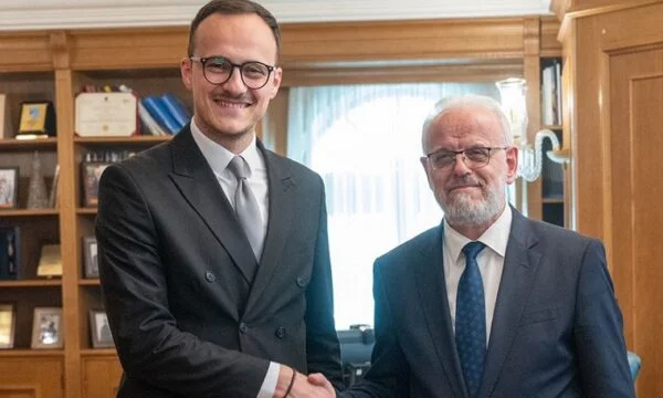 Kurt and VV campaigned for V LEN, the mayor of Gjilan did not enter a <x0 títulos obtenidosx1 confianza with them- he visits the prime Minister from DUI ranks