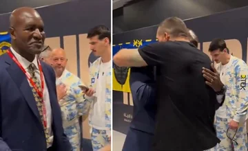Der Mann, der zweimal Mike Tyson besiegt hat, wünscht Olexander Usyk Erfolg