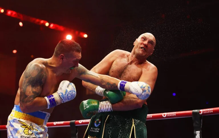 Olexander Usik reste imbattable, gagne sur Tyson Fury