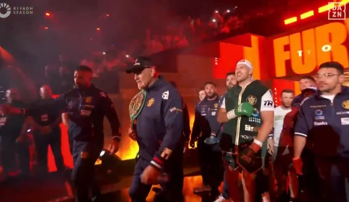 Warten ist vorbei, Fury und Ussick's Spiel beginnt