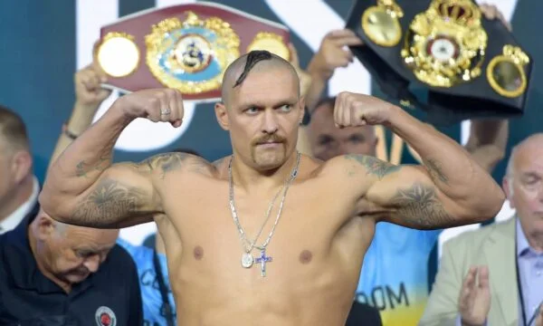 Usyk presents super-sulting show before mega-mechi with Fury