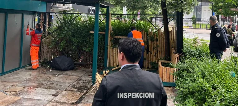 Inspection de Pristina avec des actions pour libérer les espaces publics