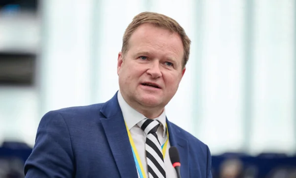 German MP rebukes seine Regierung, dass são Kosovo, warnte die Diskussion bei Vilnius