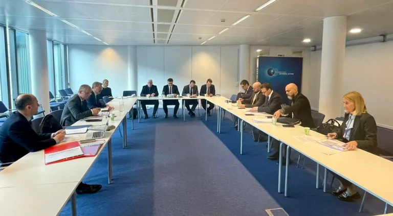 Der Dinar von morgen trifft Bislem und Petkov