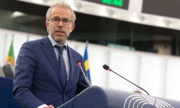 The Dutch MP reacts to Varhely for meeting with Vucinqi: Serbian president destabilises region