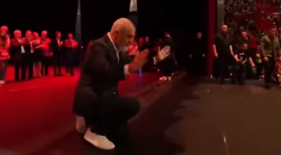 Time when Edi Rama bows to Albanians in Greece