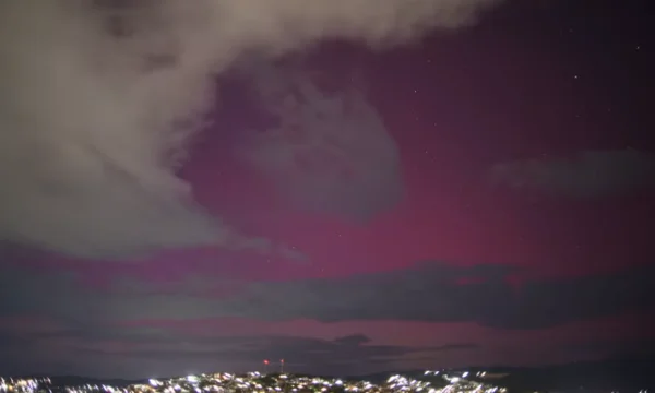 Red Skis in ganz Europa, Aurora Borealis-Phänomen wurde auch in Pristina gesehen