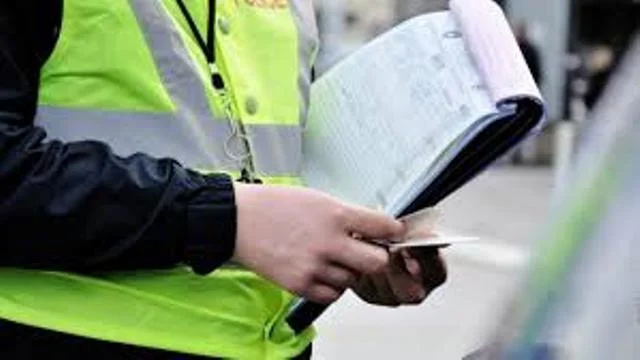 Personat që nuk respektojnë masën e izolimit dënohen deri në 500 euro